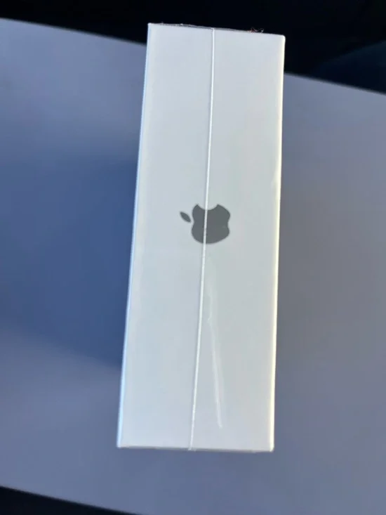 Apple Airpods - Picture 3 of 6